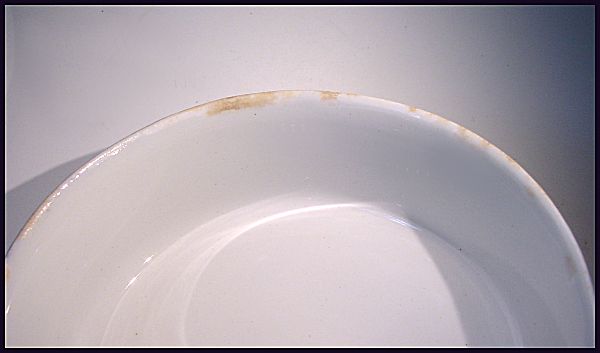 M091-lidstains.jpg - 18136 Bytes