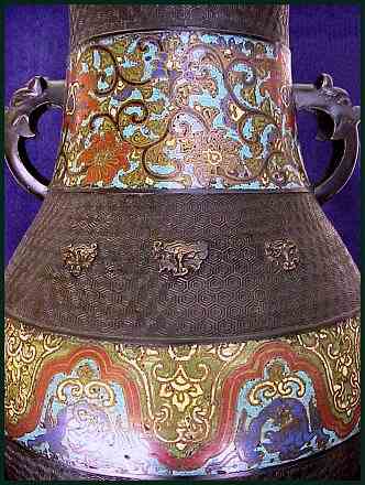 b001urn-dtl.jpg - 25820 Bytes