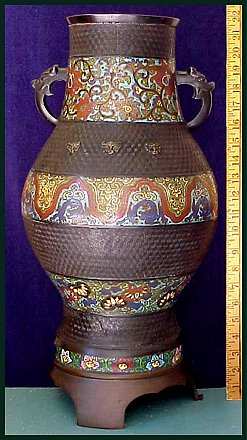 b001urn-lrg.jpg - 22167 Bytes