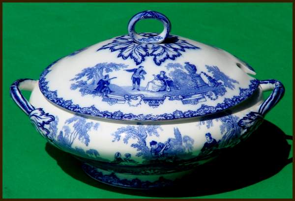 k025tureen-all2.jpg - 34336 Bytes