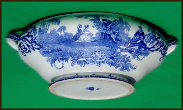 k025tureen-side3.jpg - 30738 Bytes