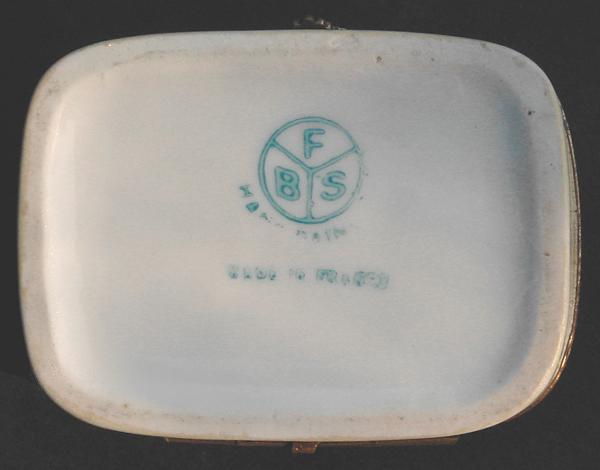 kr012boxbottom.jpg - 18685 Bytes