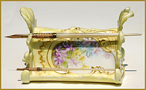 kr072holder&pens.jpg - 34125 Bytes