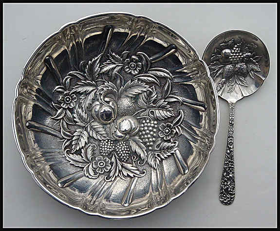 l072Agtray&spoon-T.jpg - 52728 Bytes