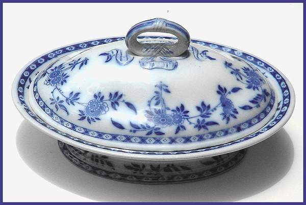 l148Delfttureen.jpg - 36173 Bytes
